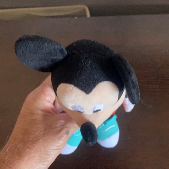 Disney Mickey Mouse Valentines Day plush. Like new - Picture 5 of 7